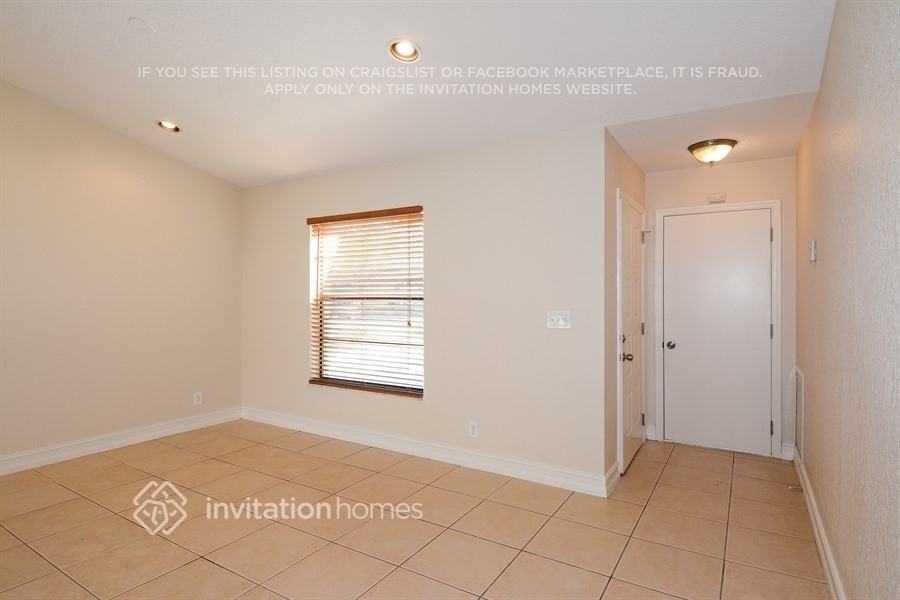 1371 Denlow Ln - Photo 2 of 20