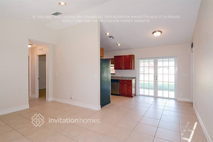 1371 Denlow Ln - Photo 4 of 20