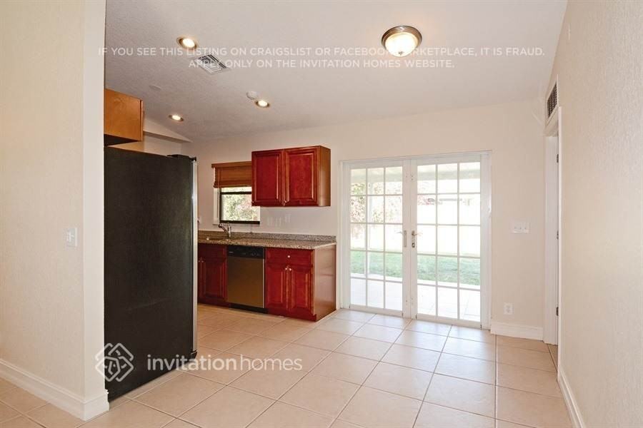 1371 Denlow Ln - Photo 6 of 20