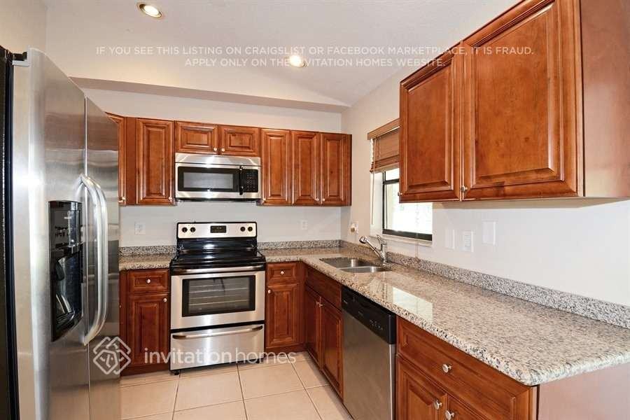 1371 Denlow Ln - Photo 7 of 20