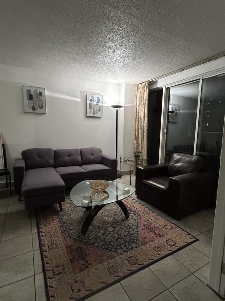 1055 Rue St-Mathieu - Photo 2 of 11