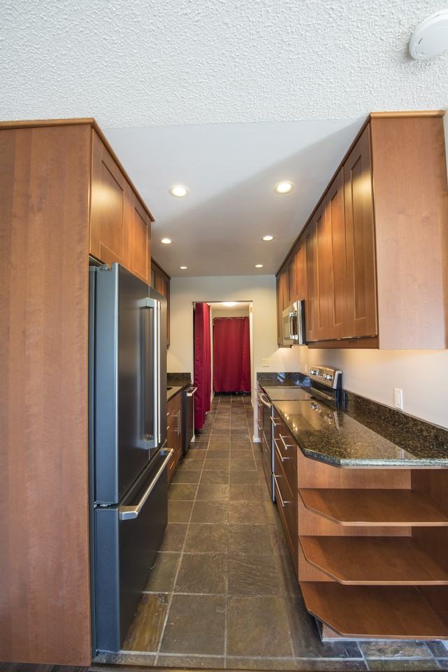 2562 Thorndyke Ave W #1 - Photo 5 of 21
