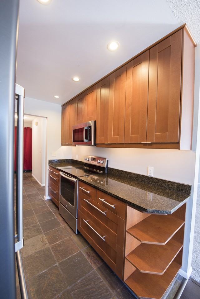 2562 Thorndyke Ave W #1 - Photo 7 of 21