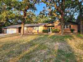 featured image of 204 S Morrison Dr #1