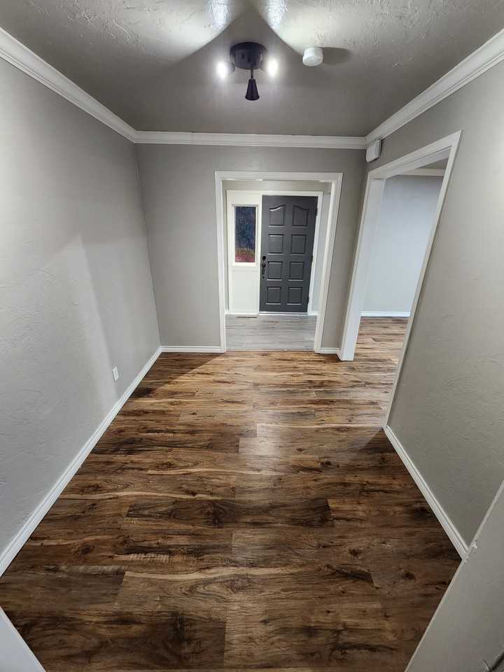 204 S Morrison Dr #1 - Photo 2 of 25