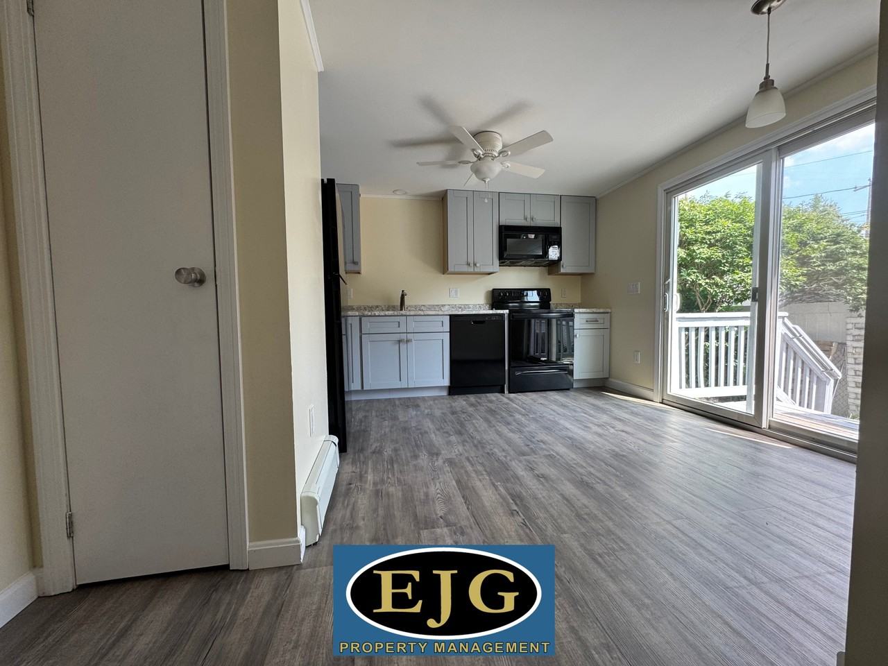 158 Beech St #A - Photo 3 of 41