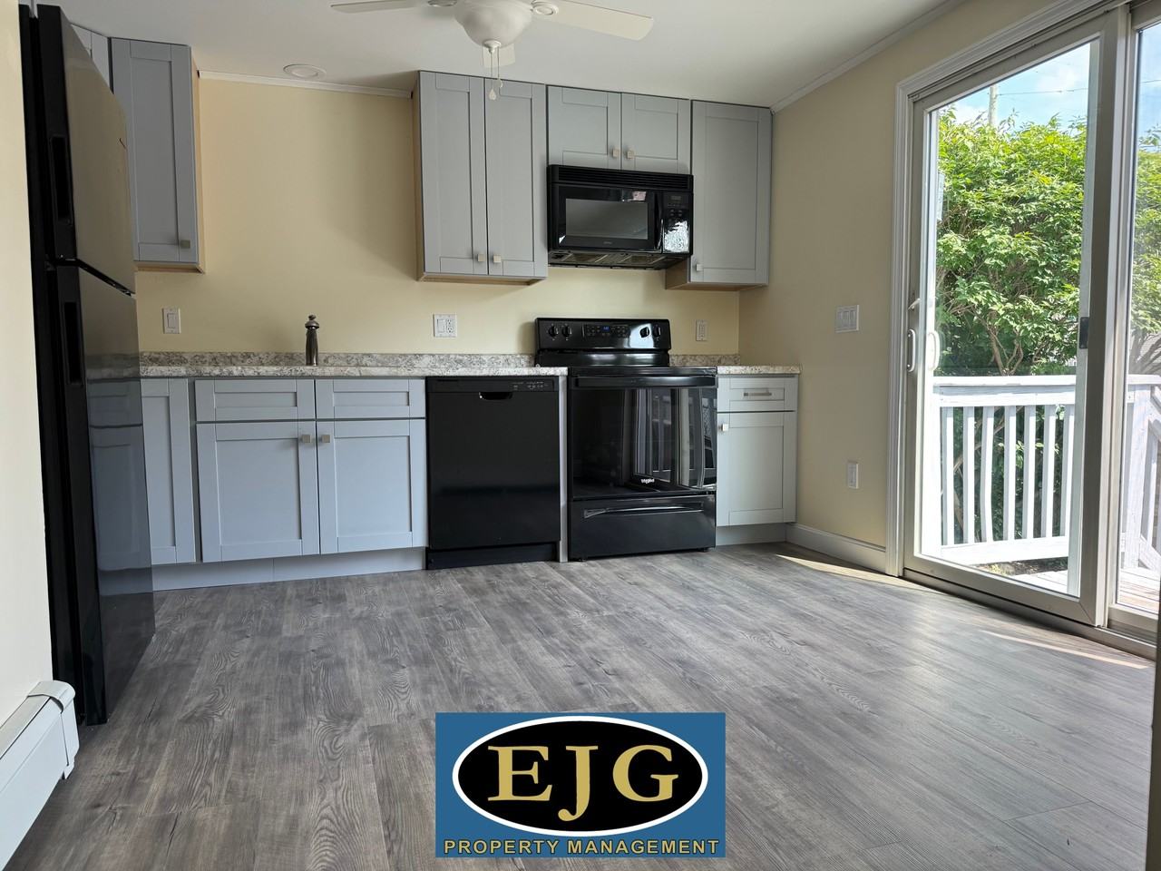 158 Beech St #A - Photo 4 of 41