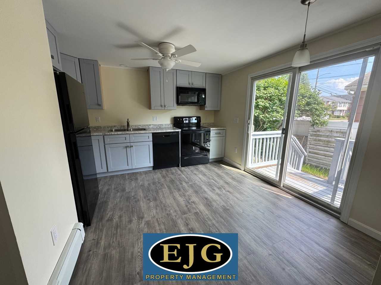 158 Beech St #A - Photo 5 of 41