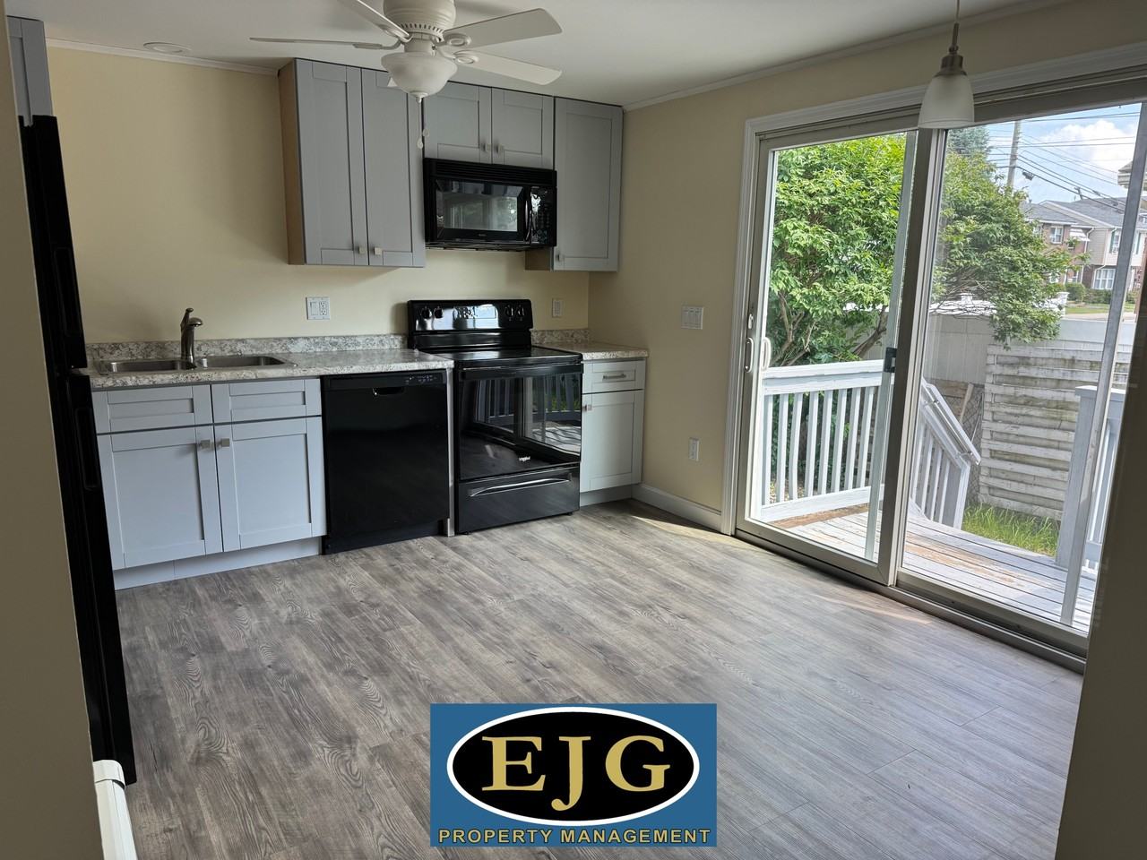 158 Beech St #A - Photo 6 of 41