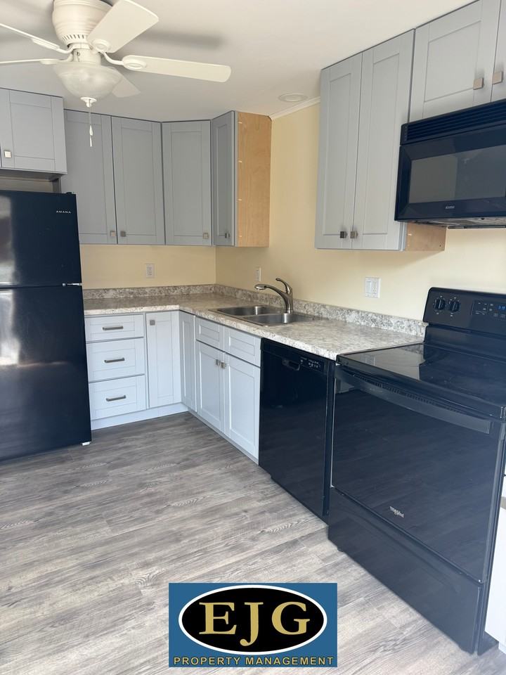 158 Beech St #A - Photo 7 of 41