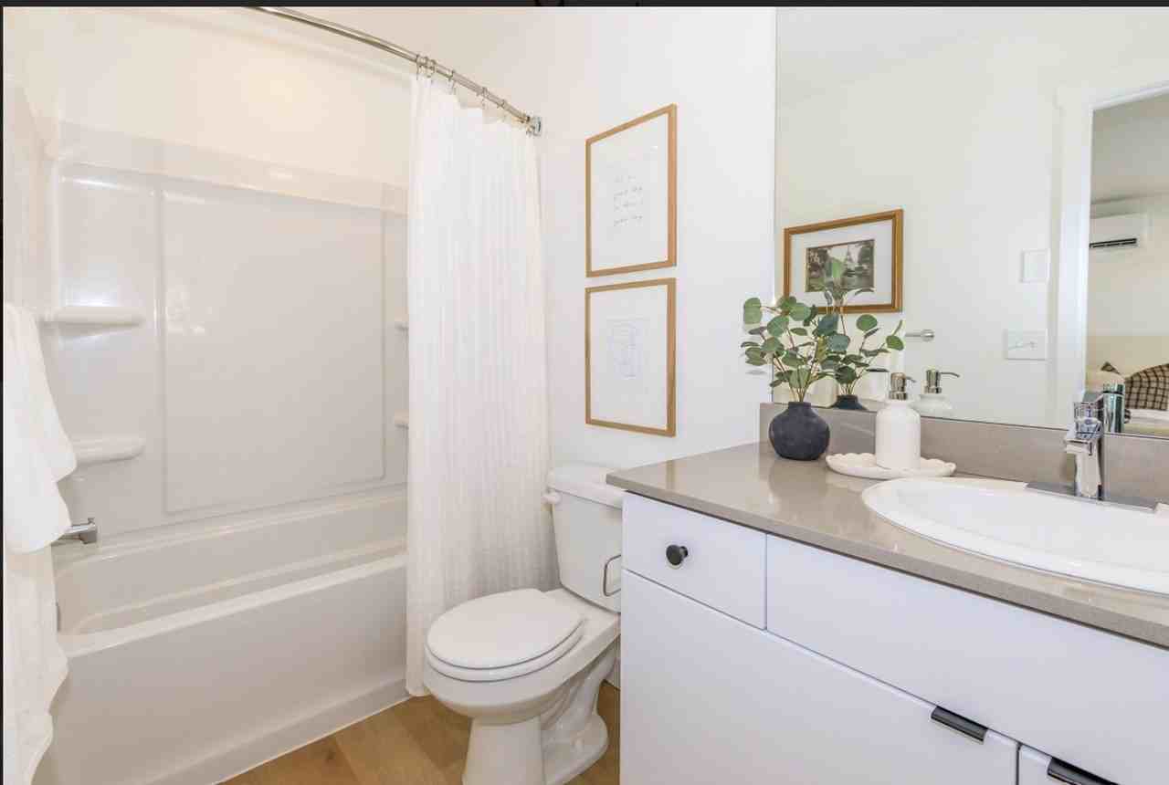 Crescent Townhomes - Photo 5 of 30