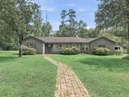 featured image of 165 Morris Dr #1