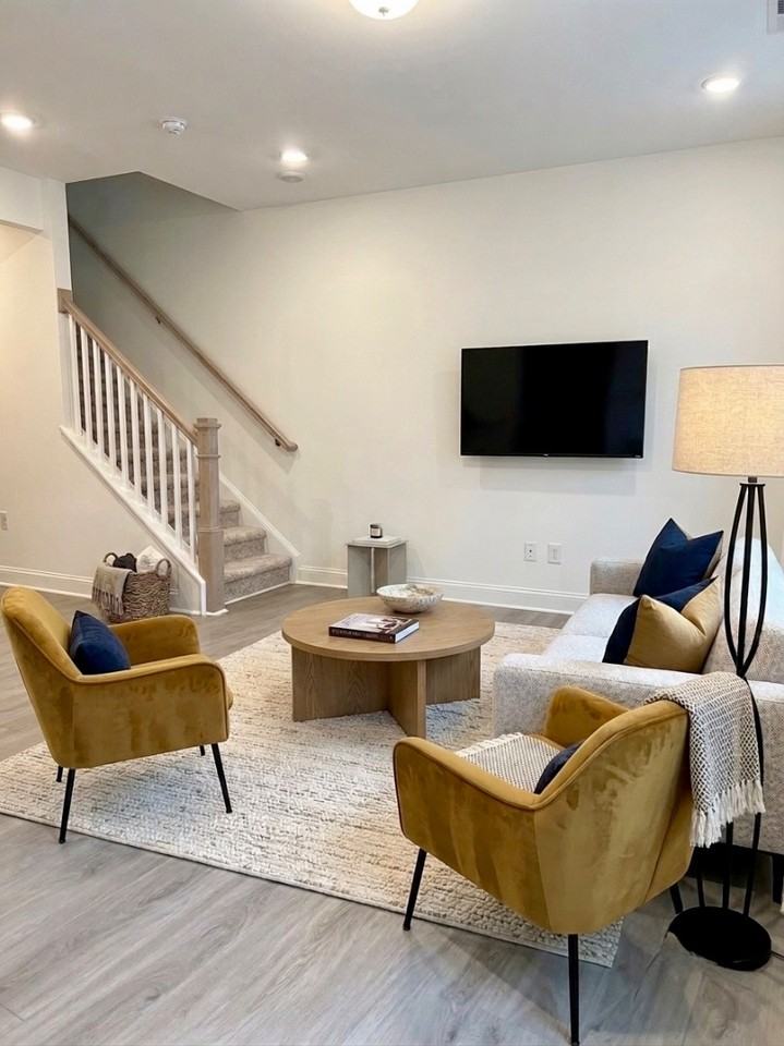 119 N Franklin St - Photo 3 of 20