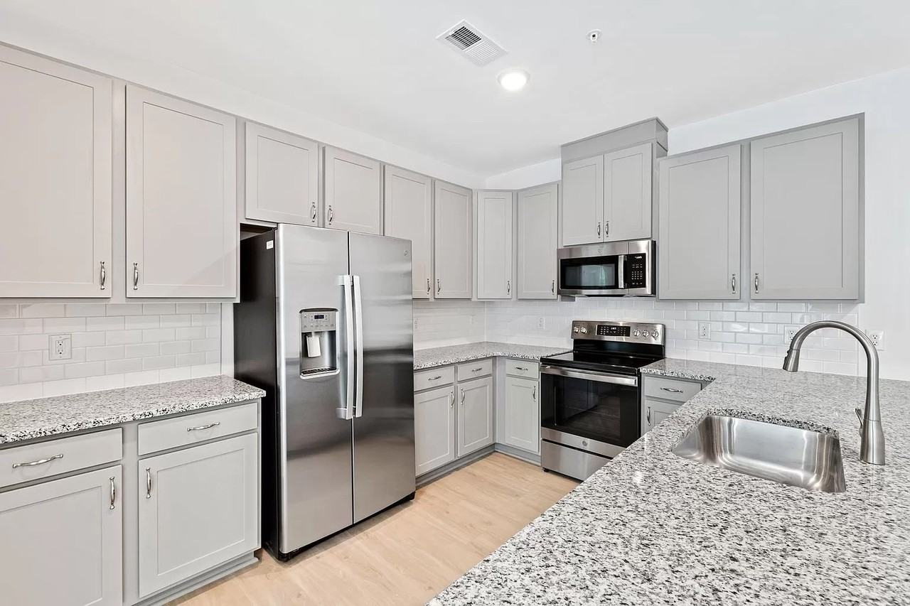 119 N Franklin St - Photo 7 of 20