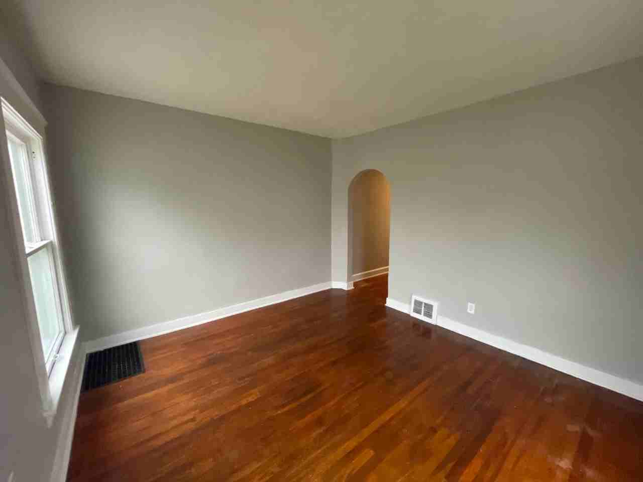 1053 Washington - Photo 4 of 7