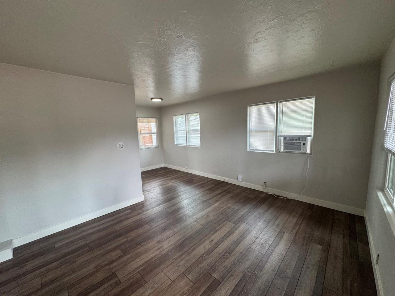 1126 Bonfoy Avenue - Photo 5 of 9