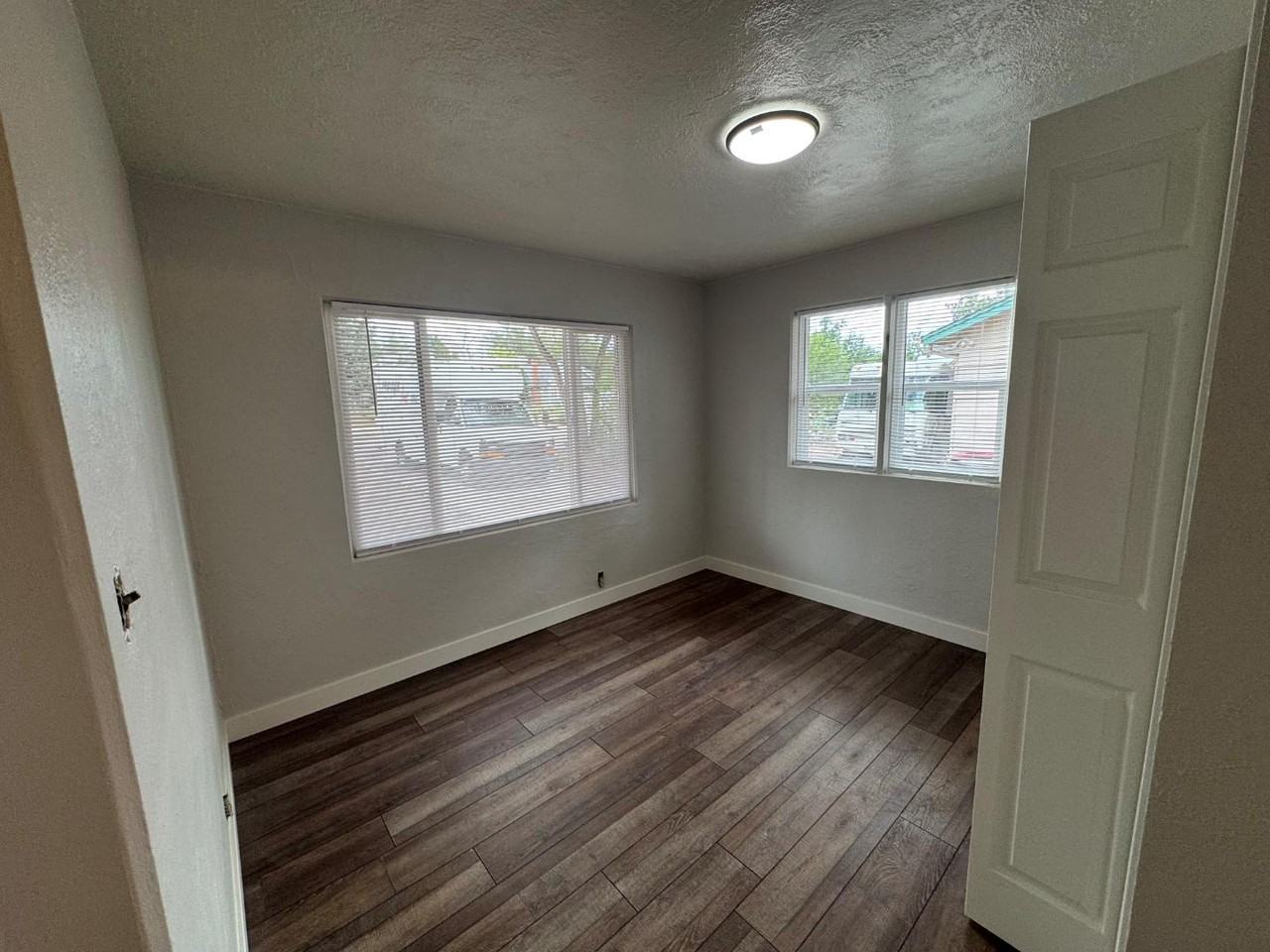 1126 Bonfoy Avenue - Photo 6 of 9