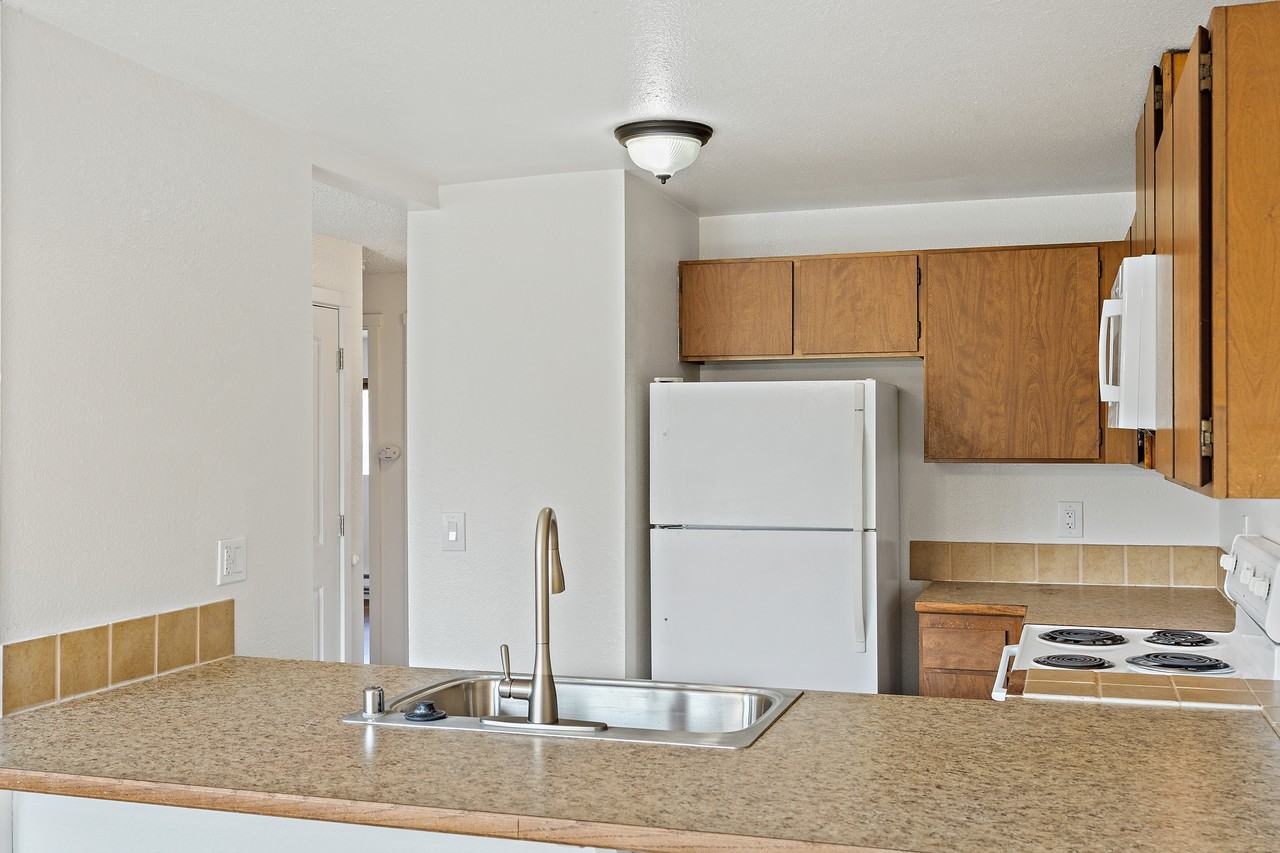 653 Myrtine St #A - Photo 3 of 20
