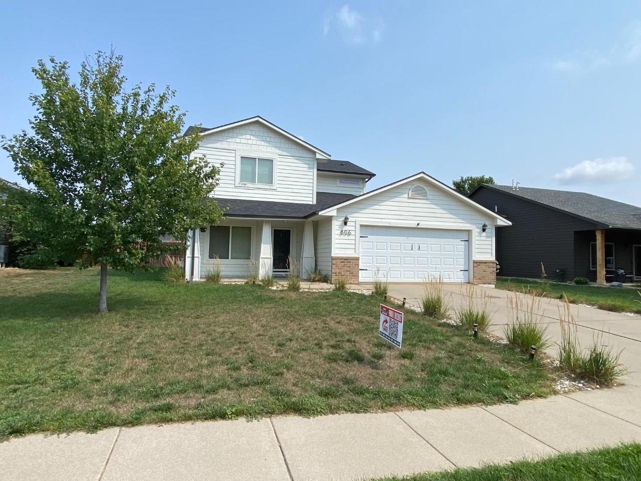 806 Hemlock St - Photo 2 of 14