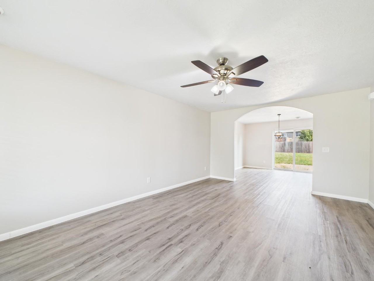 806 Hemlock St - Photo 4 of 14