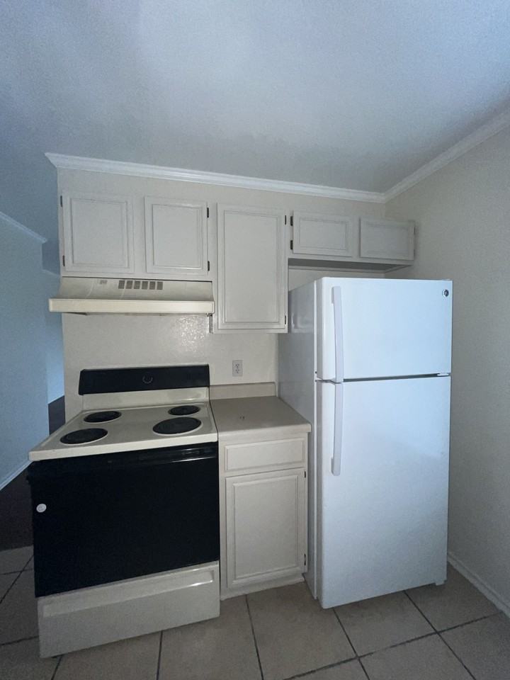 1604 Benttree Dr #A - Photo 4 of 15