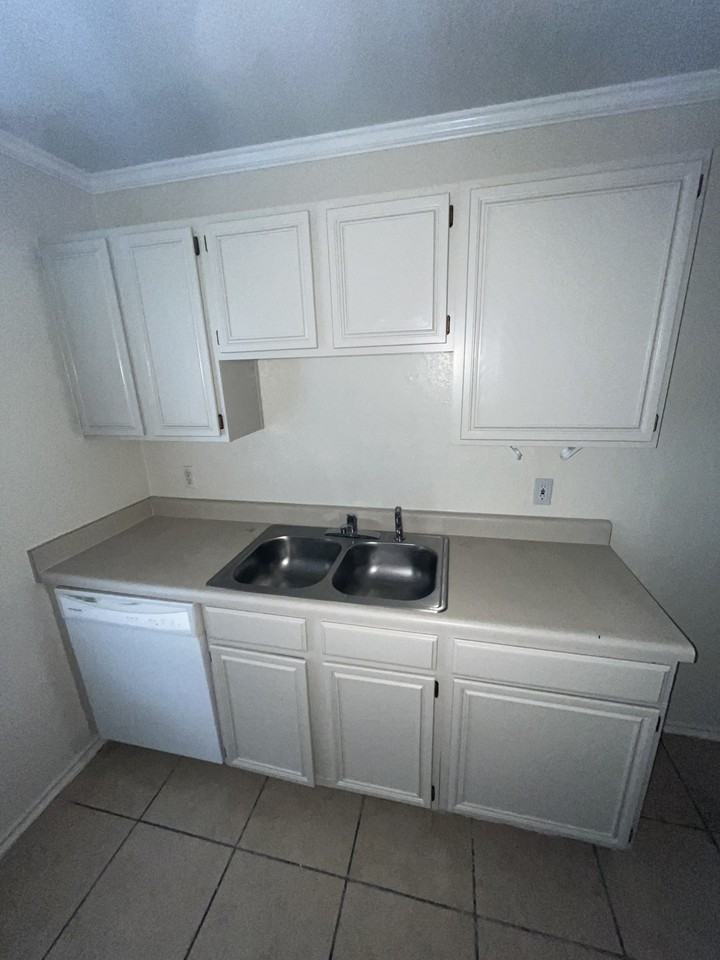 1604 Benttree Dr #A - Photo 5 of 15