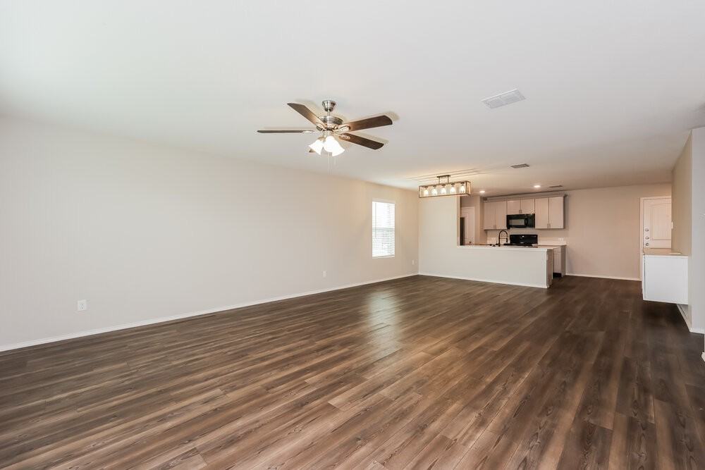 1124 Skyline Dr - Photo 4 of 16