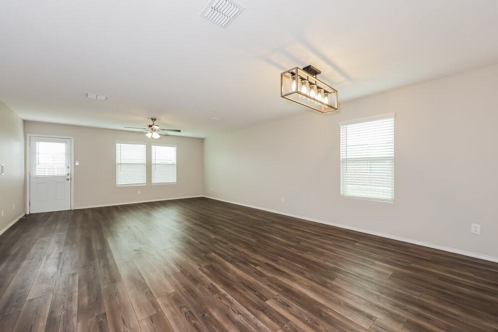 1124 Skyline Dr - Photo 5 of 16