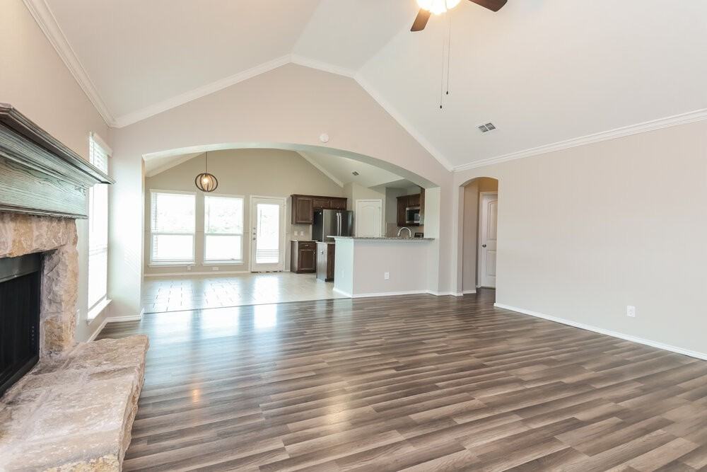 1617 Meadowlark Ln - Photo 4 of 16