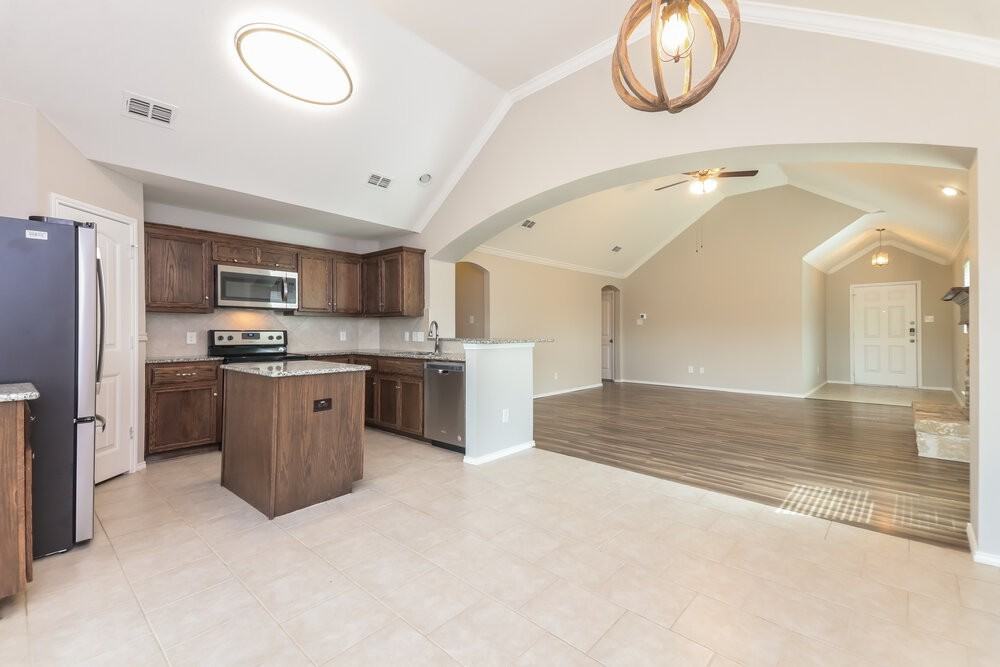 1617 Meadowlark Ln - Photo 6 of 16