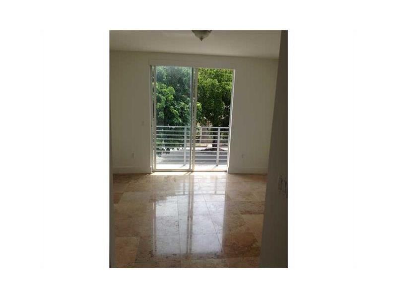 7006 NE 5th Ave #7 - Photo 2 of 6