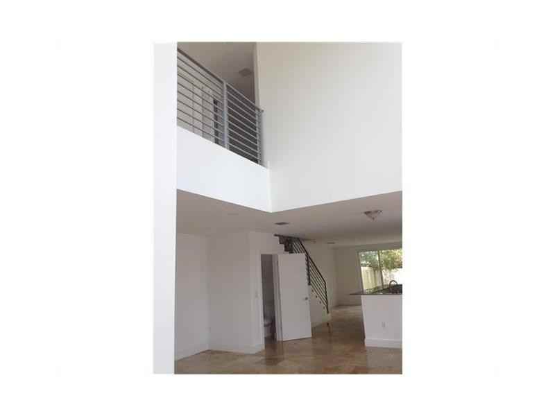 7006 NE 5th Ave #7 - Photo 3 of 6