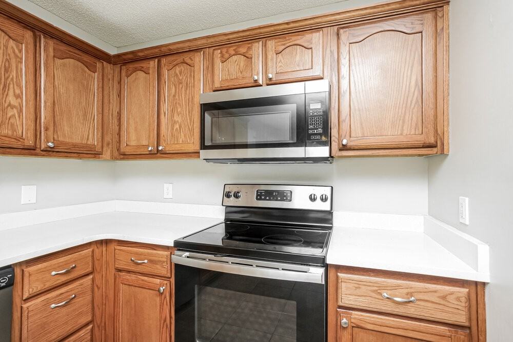 6336 Sandbourne E - Photo 7 of 17