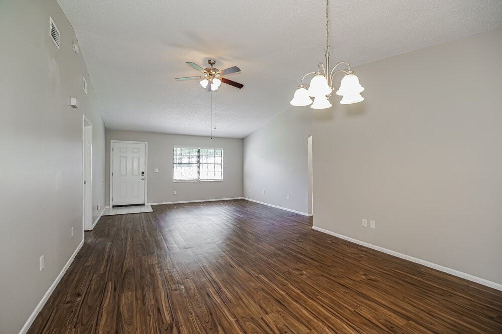 6430 Greenwood Ave - Photo 6 of 16