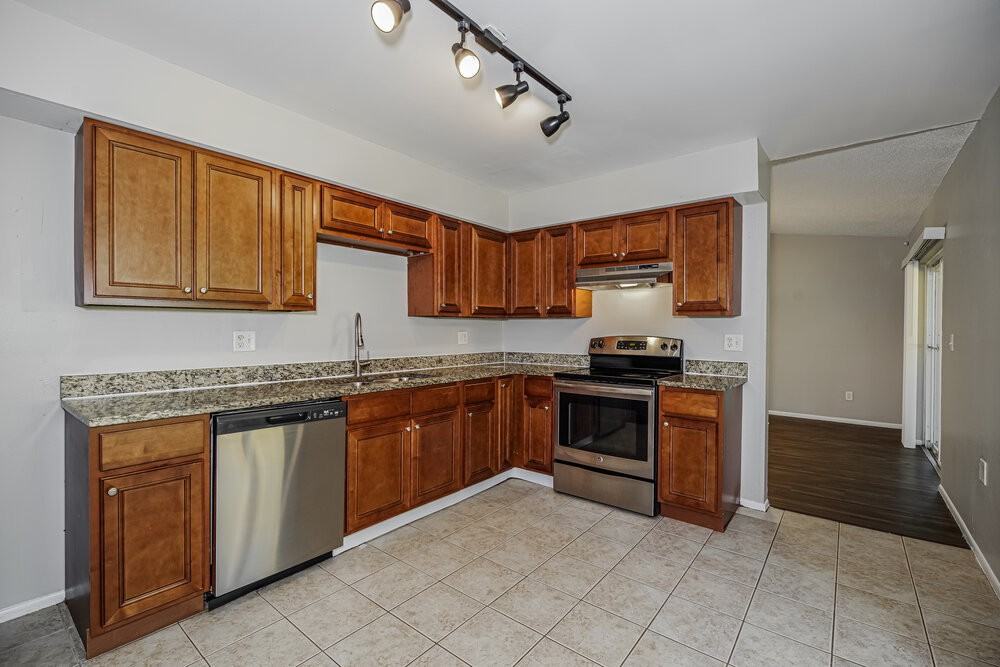6430 Greenwood Ave - Photo 7 of 16