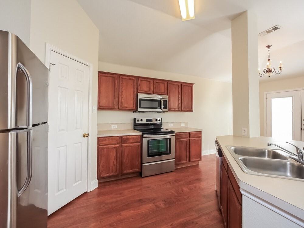 773 Silverbrook Dr - Photo 6 of 14
