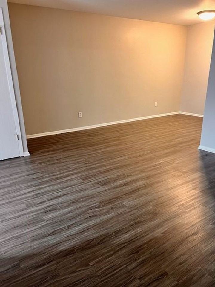 1009 Scarborough Ct - Photo 5 of 12