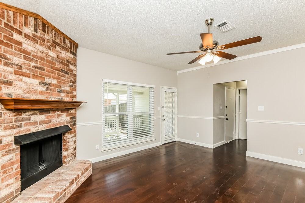 216 Rosewood Ln - Photo 3 of 16