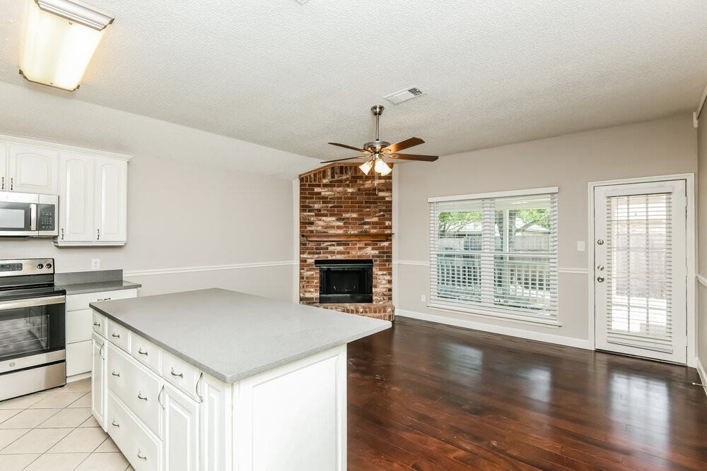216 Rosewood Ln - Photo 5 of 16