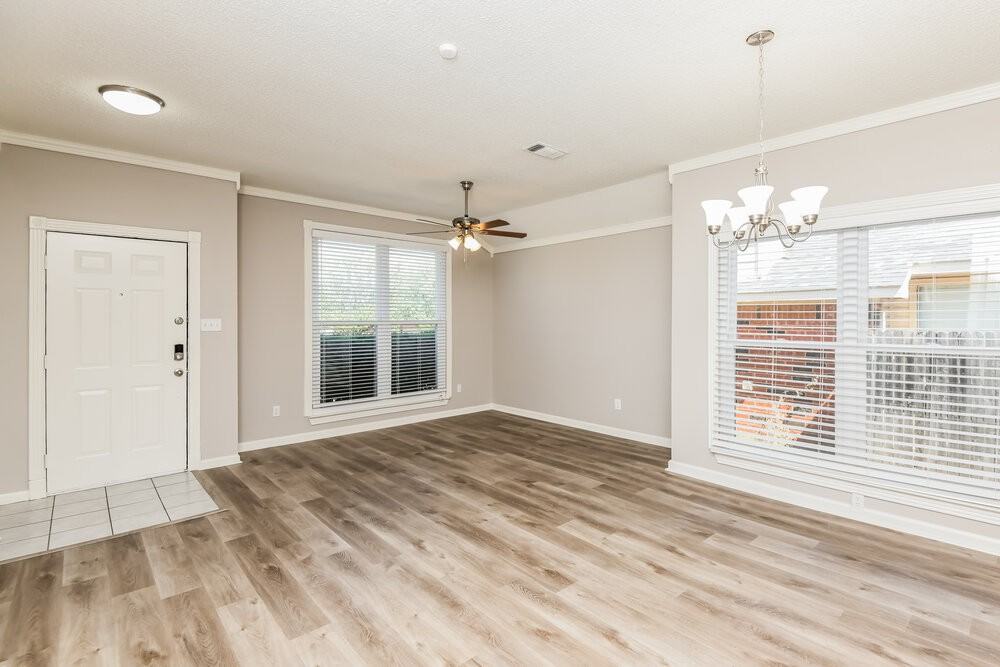 216 Rosewood Ln - Photo 6 of 16