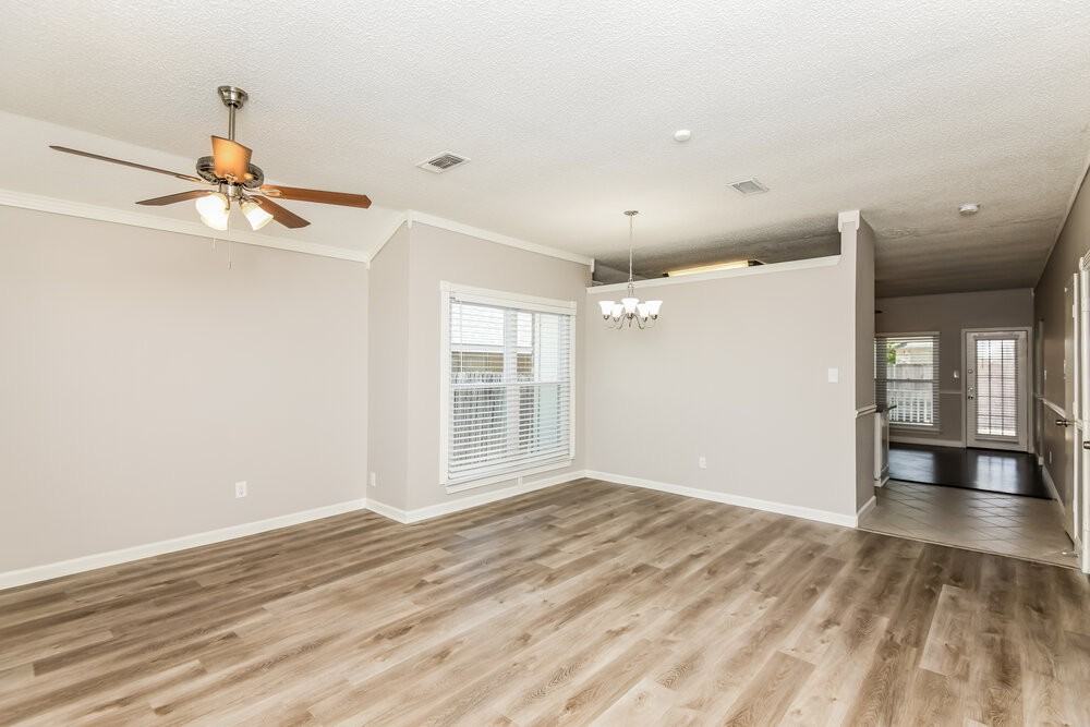 216 Rosewood Ln - Photo 7 of 16