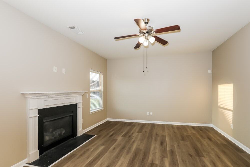 337 Madison Grace Ave - Photo 5 of 17
