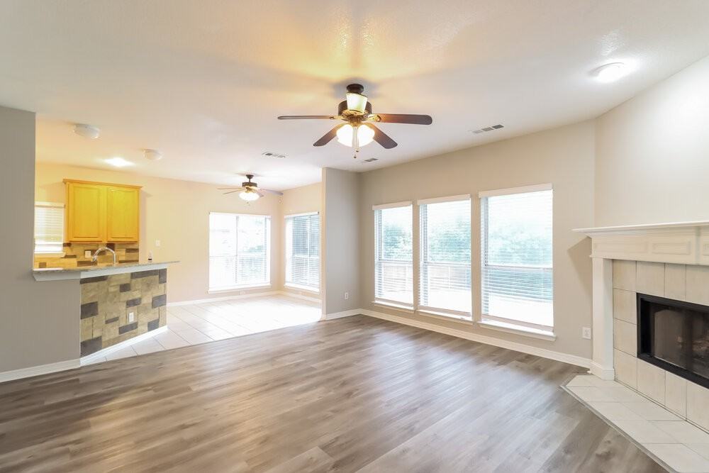 703 Biscayne Dr - Photo 5 of 17