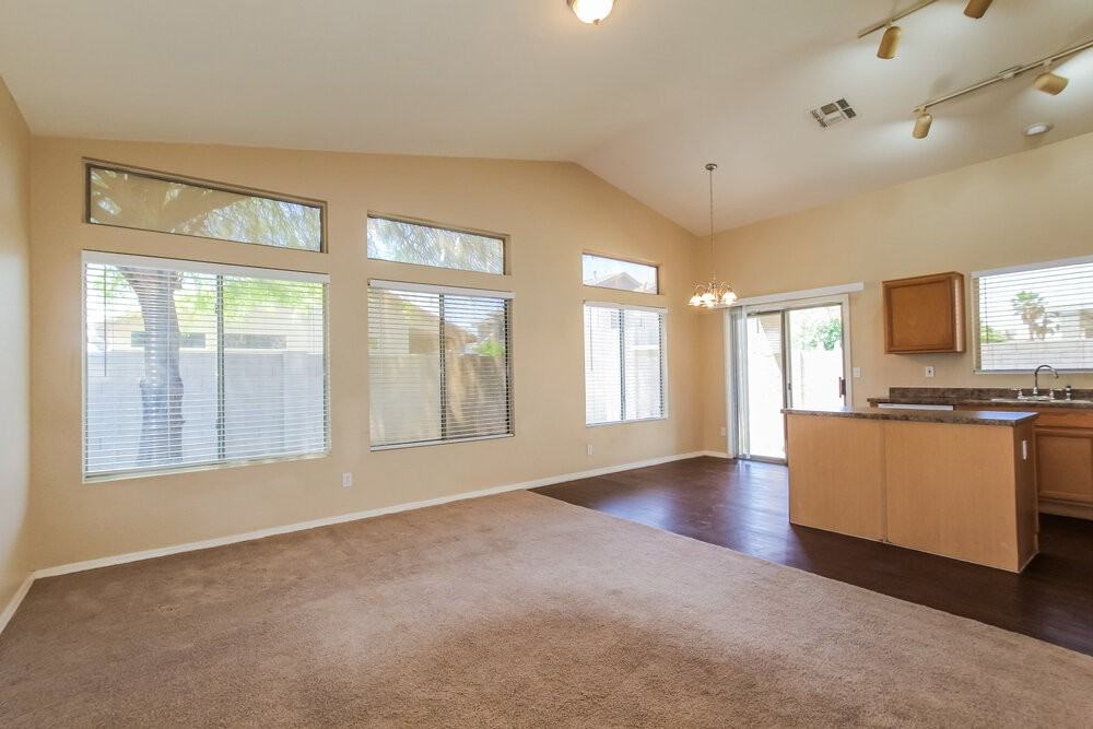 13425 W Gelding Dr - Photo 5 of 16