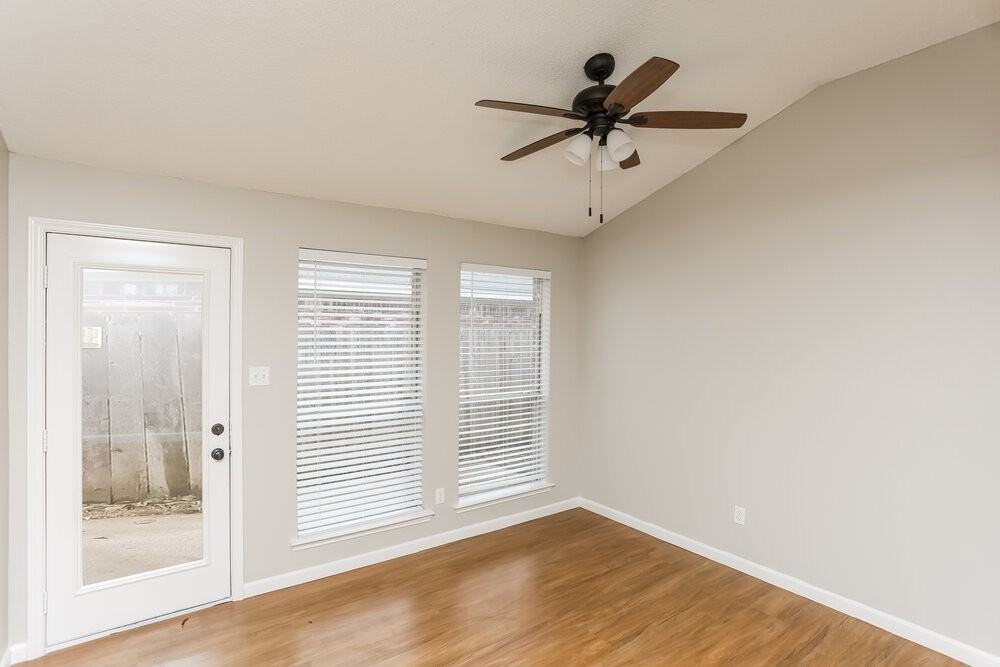 528 Blue Haze Dr - Photo 4 of 16