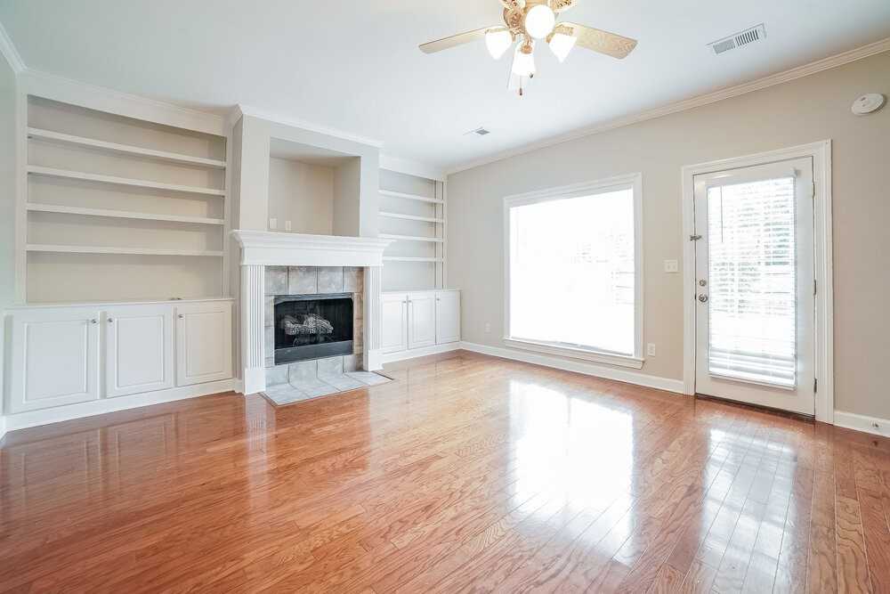 2875 Liverpool Ln - Photo 4 of 17