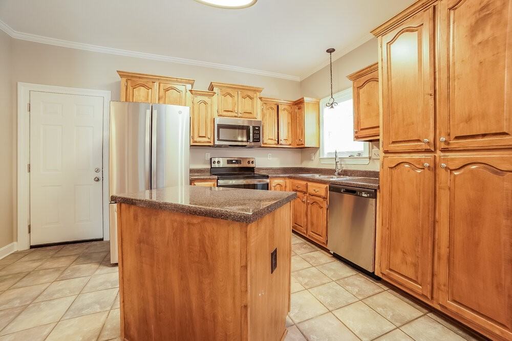 2875 Liverpool Ln - Photo 6 of 17