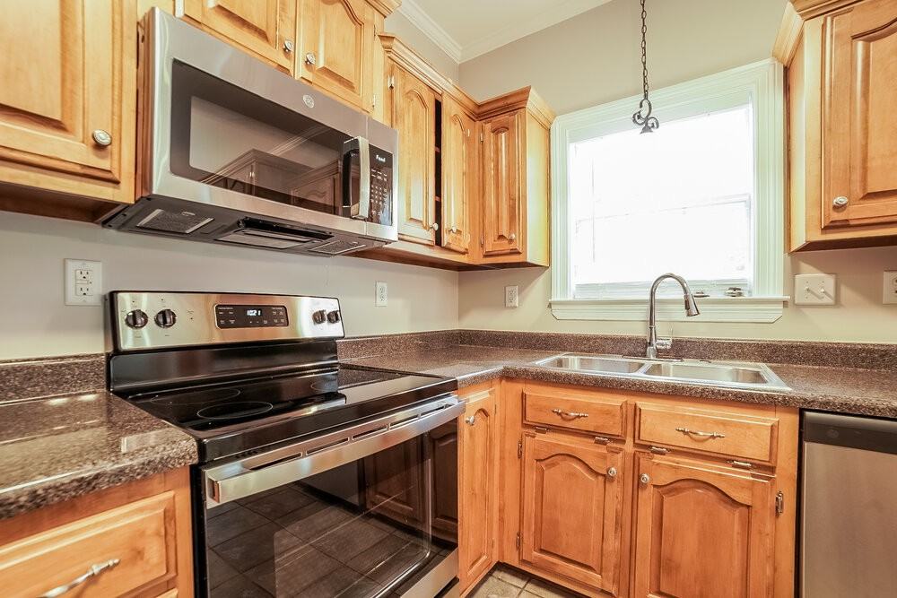 2875 Liverpool Ln - Photo 7 of 17