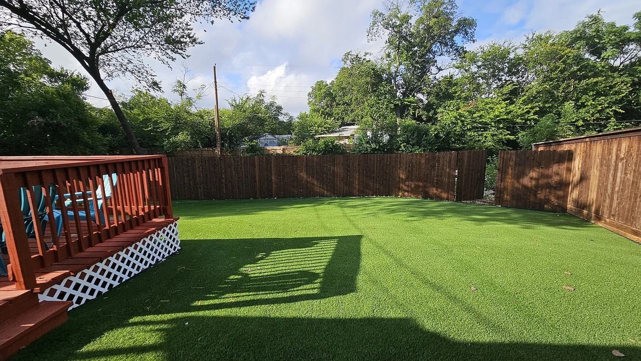 416 Hayes Ct - Photo 3 of 22