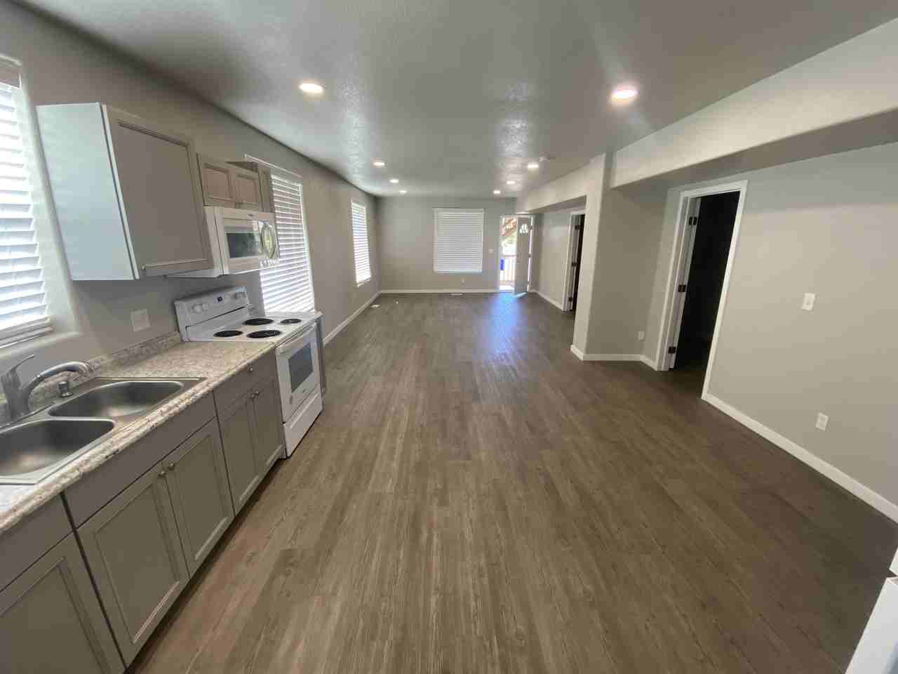 822 4th St #A - Photo 3 of 11